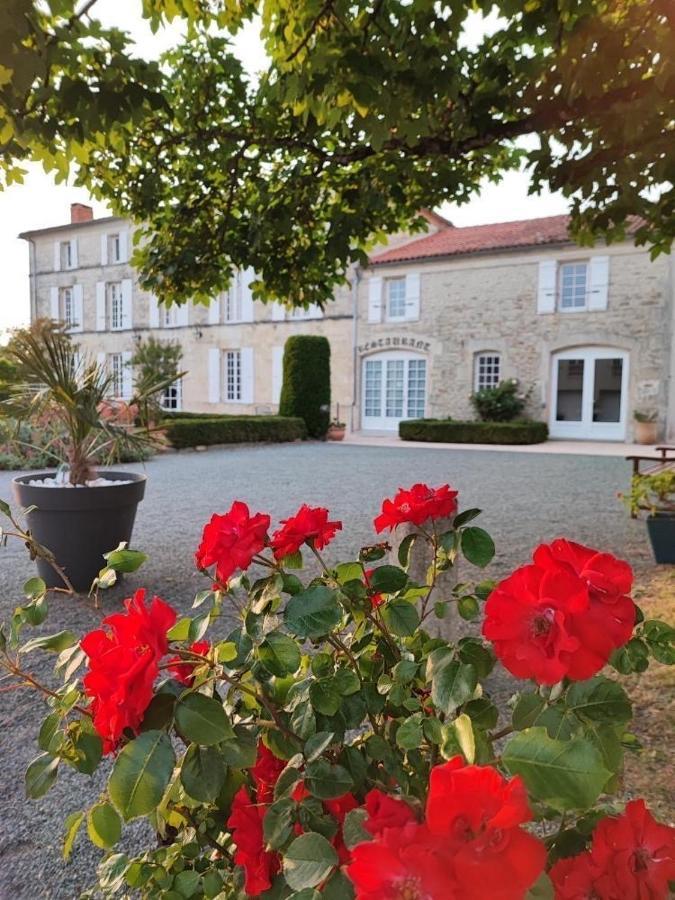 Hotel Logis Domaine Du Prieure Tonnay-Boutonne Zewnętrze zdjęcie