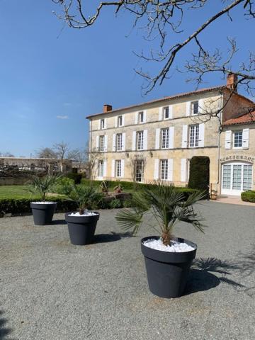 Hotel Logis Domaine Du Prieure Tonnay-Boutonne Zewnętrze zdjęcie