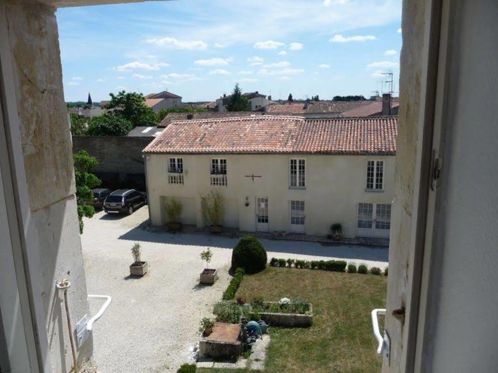 Hotel Logis Domaine Du Prieure Tonnay-Boutonne Zewnętrze zdjęcie